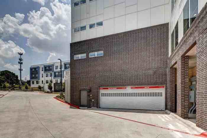 2435 E Riverside Dr #B1 - Photo 5 of 36