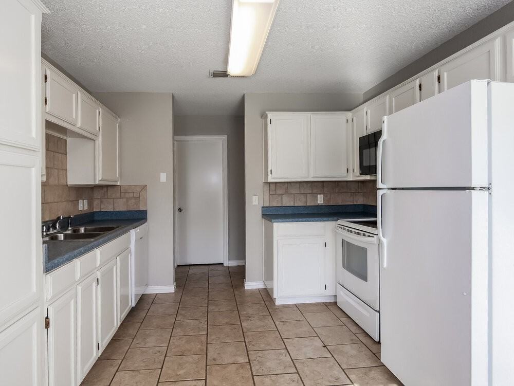 4079 Tulip Tree Drive - Photo 5 of 12