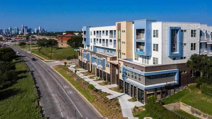 2435 E Riverside Dr #B7 - Photo 3 of 36