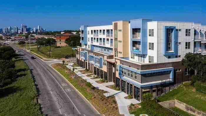 2435 E Riverside Dr #B8 - Photo 3 of 36