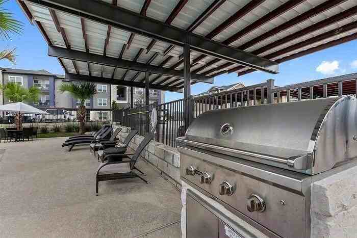 4624 Cromwell Dr #C1 - Photo 3 of 9