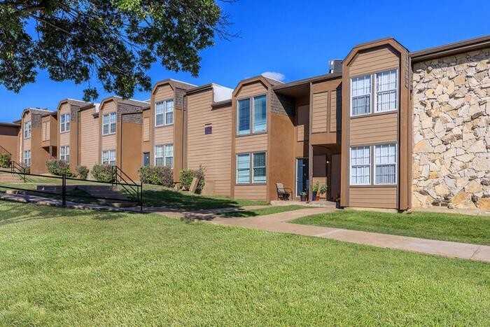 3101 W Northgate Dr #D1 - Photo 2 of 21