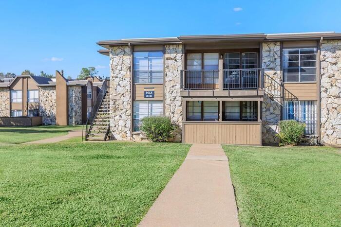 3101 W Northgate Dr #D1 - Photo 3 of 21