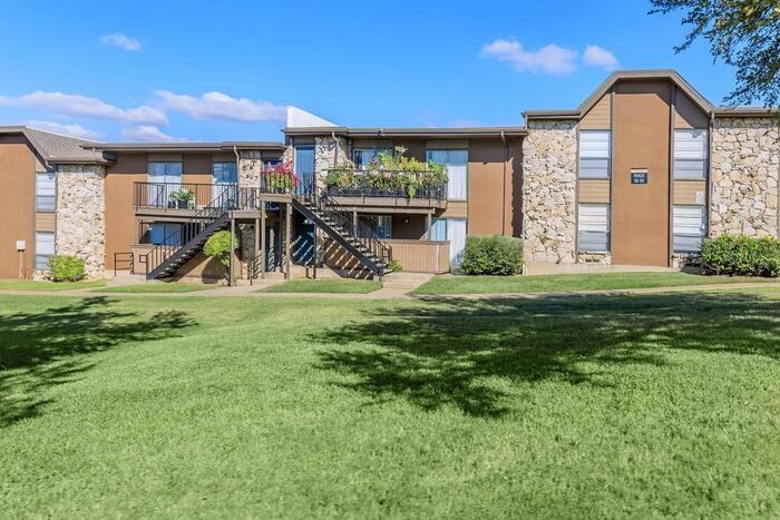 3101 W Northgate Dr #D1 - Photo 4 of 21