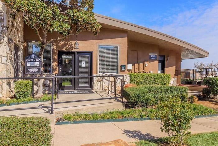 3101 W Northgate Dr #D1 - Photo 5 of 21