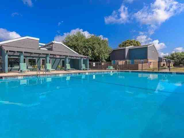 7200 S Presa St #C1 - Photo 7 of 15