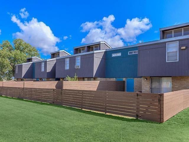 7200 S Presa St #B1 - Photo 2 of 15