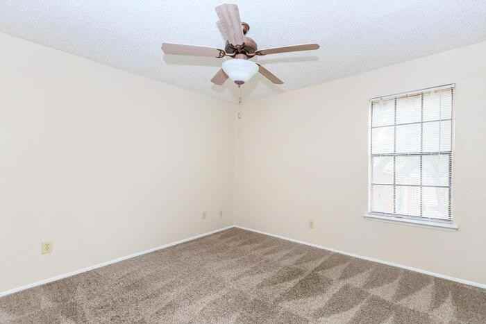 3146 W Northgate Dr #C2 - Photo 7 of 10