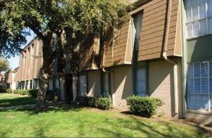 featured image of 2911 Clydedale Dr #C2