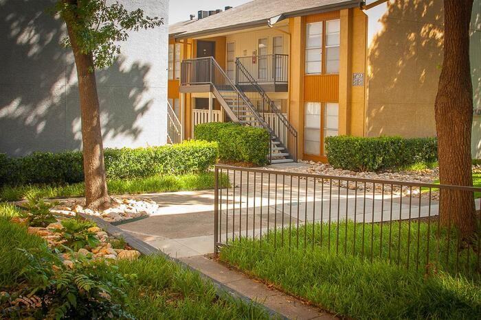 5301 Marvin D Love Fwy #B3 - Photo 6 of 25