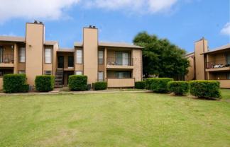 2261 W Buckingham Rd #D1 - Photo 1 of 1