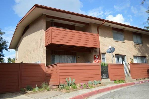 2405 Bahama Dr #D1 - Photo 2 of 15