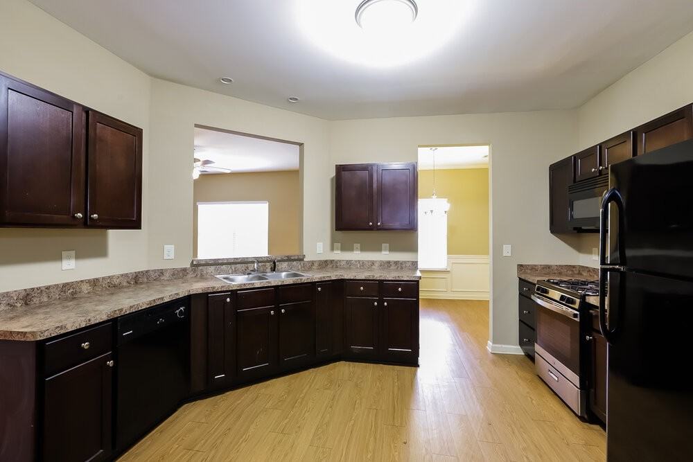 496 Hill Crest Cir - Photo 7 of 16