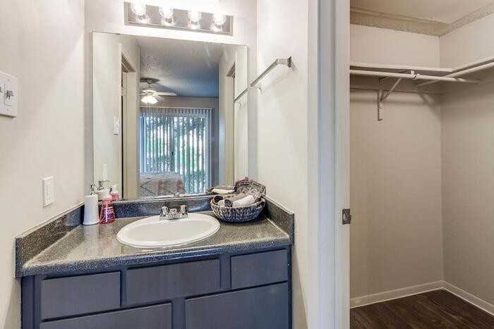 3270 Nacogdoches Rd #B4 - Photo 5 of 9