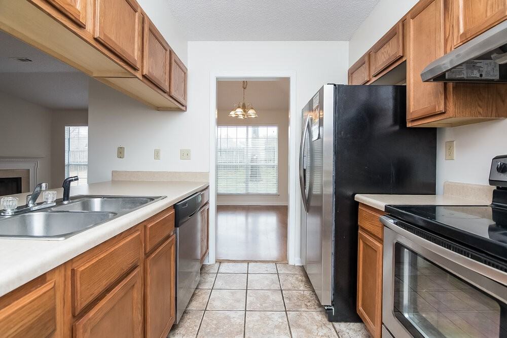 6940 Brady Hill Drive - Photo 4 of 15