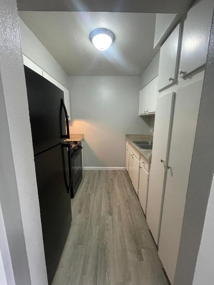 5909 Royalgate Dr #B1 - Photo 4 of 15