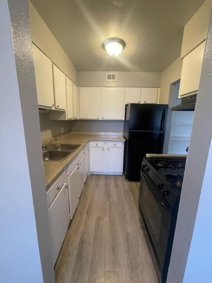 5909 Royalgate Dr #B1 - Photo 7 of 15