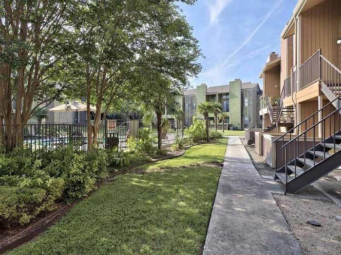 6101 Whitby Rd #B1 - Photo 4 of 13