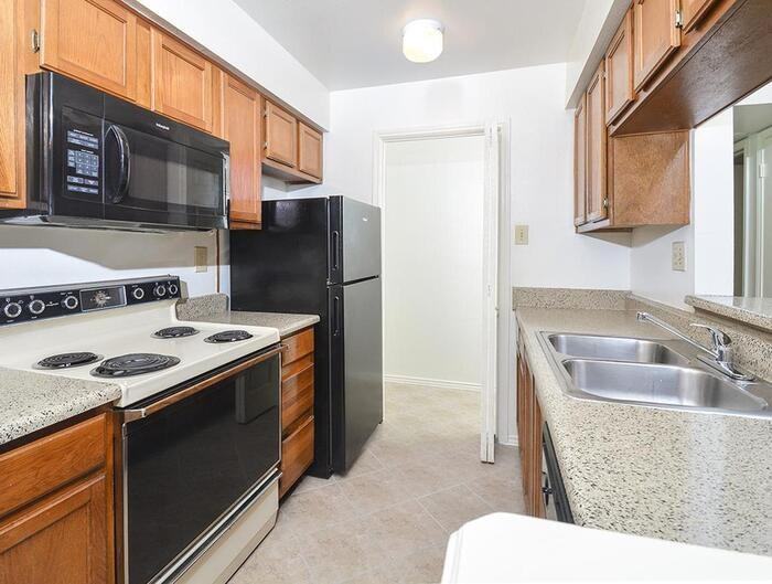 2626 Thousand Oaks Dr #C1 - Photo 7 of 8