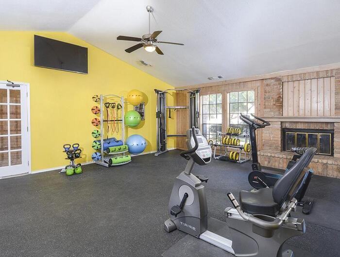 2626 Thousand Oaks Dr #C2 - Photo 3 of 9