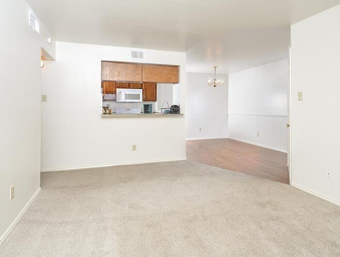 2626 Thousand Oaks Dr #C3 - Photo 4 of 10