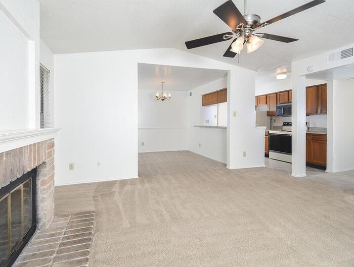 2626 Thousand Oaks Dr #C3 - Photo 5 of 10