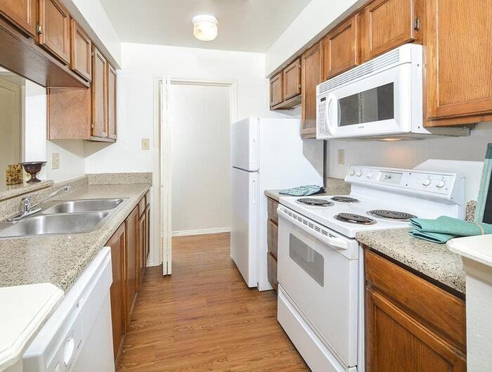 2626 Thousand Oaks Dr #C3 - Photo 6 of 10