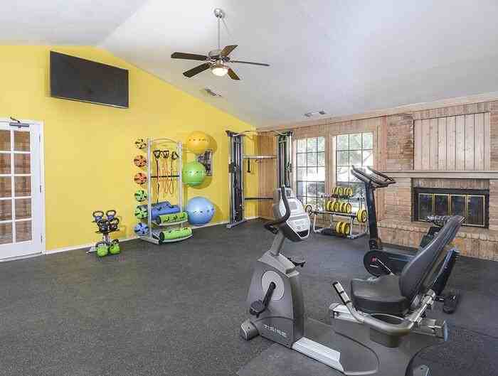 2626 Thousand Oaks Dr #B1 - Photo 3 of 8