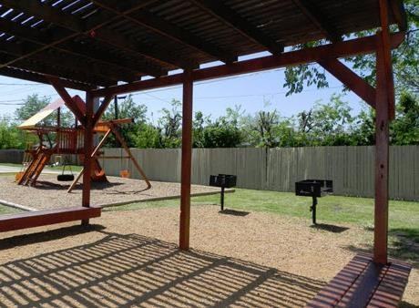 2901 Live Oak Dr #C2 - Photo 3 of 8