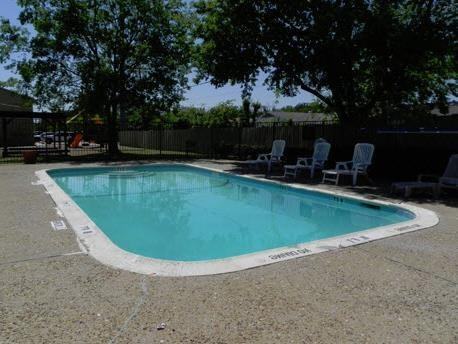 2901 Live Oak Dr #B1 - Photo 2 of 7