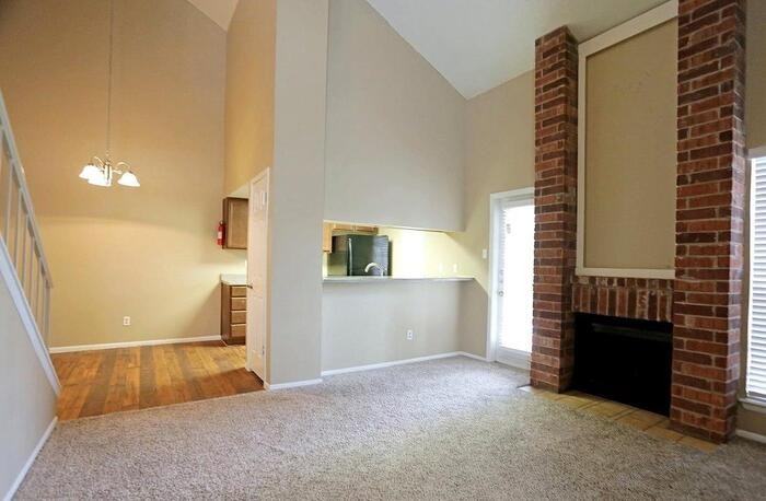 11711 Wallstreet #C1 - Photo 4 of 6