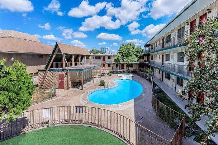 202 Birchleaf St #D1 - Photo 2 of 8