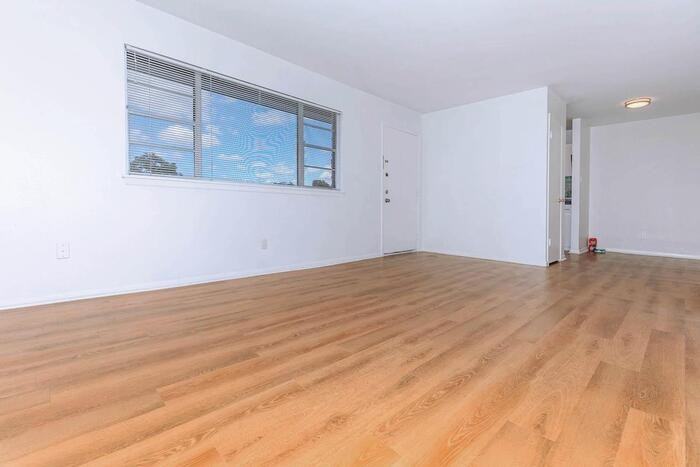 202 Birchleaf St #B1 - Photo 4 of 8