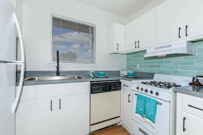 202 Birchleaf St #B1 - Photo 5 of 8