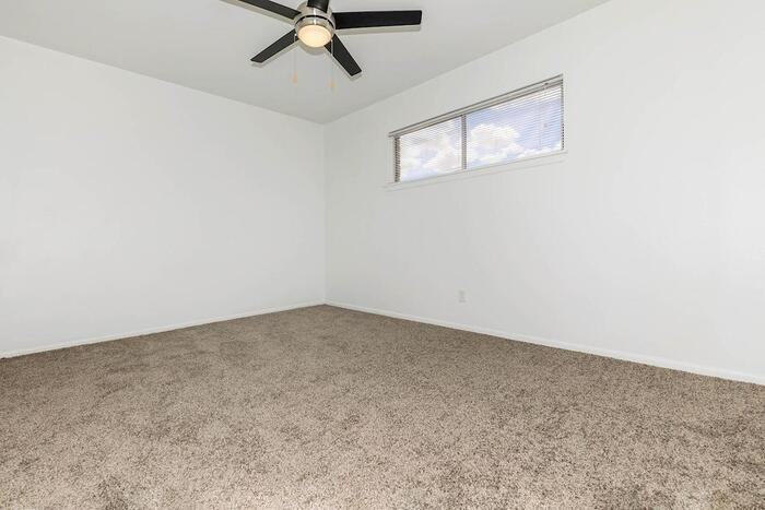 202 Birchleaf St #B1 - Photo 6 of 8