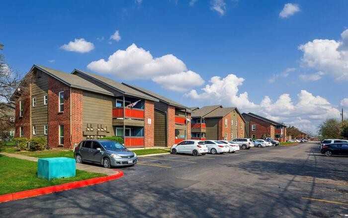 7220 Marbach Rd #C1 - Photo 4 of 26