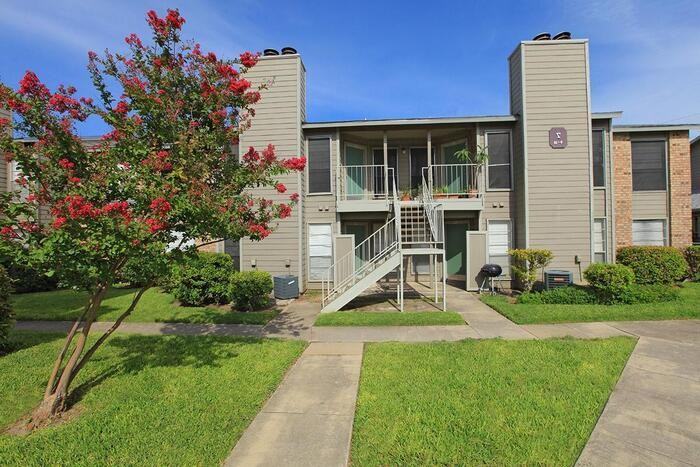 8602 Cinnamon Creek Dr #C1 - Photo 3 of 36