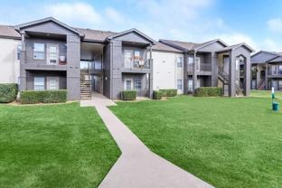 3232 N Locust St #D1 - Photo 1 of 1