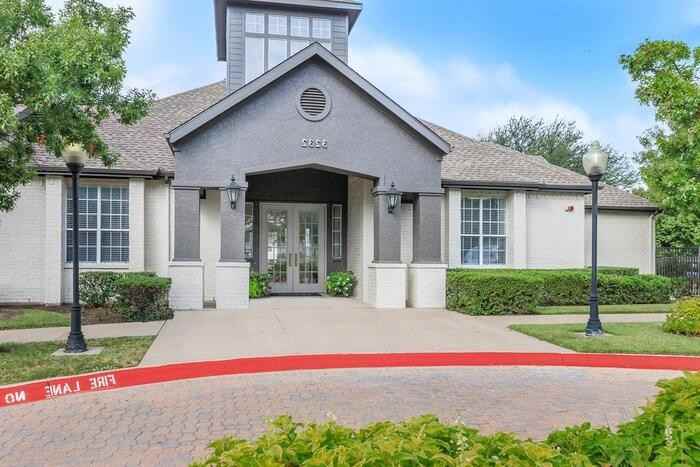 3232 N Locust St #C2 - Photo 5 of 23