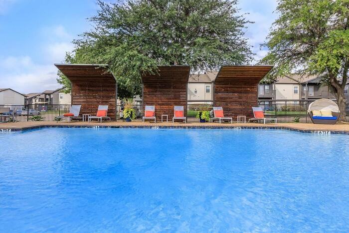 3232 N Locust St #C2 - Photo 7 of 23