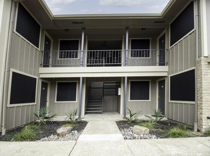 1201 Winifred Dr #C1 - Photo 3 of 38