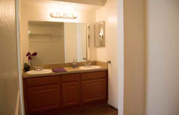 1901 Lakeview Cir #D1 - Photo 4 of 6