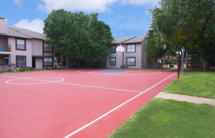 1901 Lakeview Cir #B4 - Photo 2 of 9