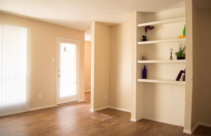 1901 Lakeview Cir #B4 - Photo 3 of 9