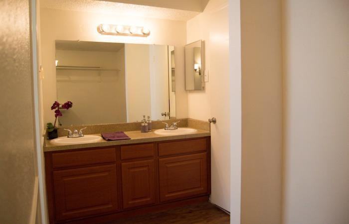 1901 Lakeview Cir #B4 - Photo 4 of 9