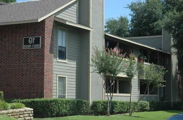 2301 Avenue H E #B1 - Photo 4 of 44