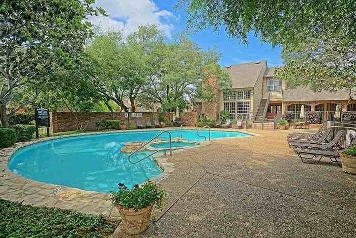 1110 Vista Valet #C2 - Photo 3 of 8