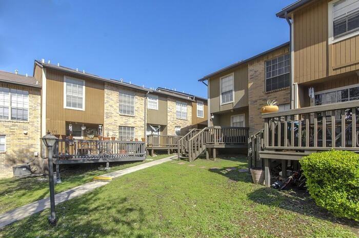 1935 Broken Oak St #C1 - Photo 4 of 17