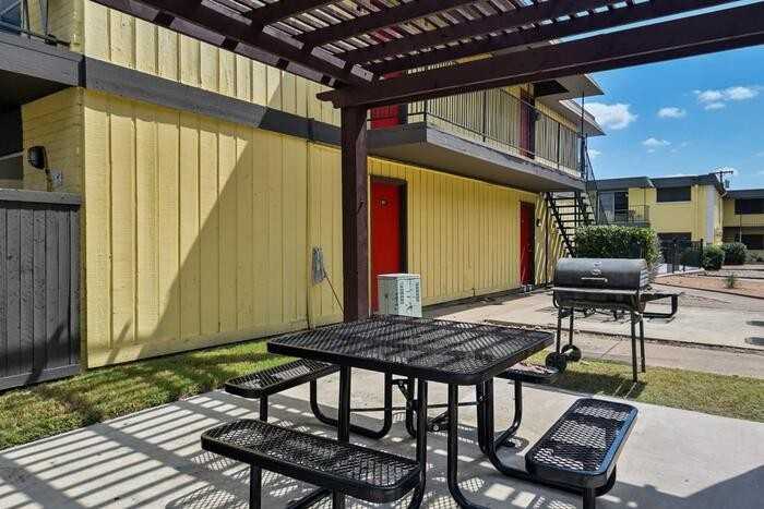 1000 W Rochelle Rd #C2 - Photo 4 of 9