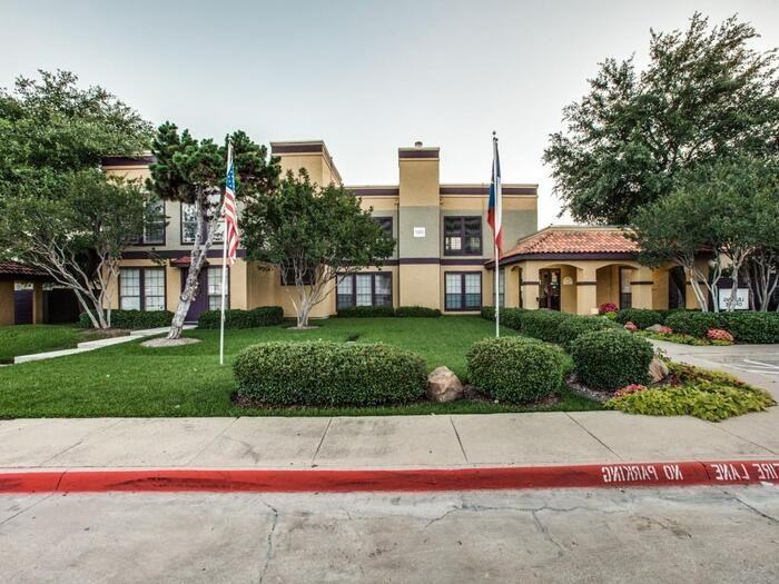 2021 E Pioneer Pkwy #D1 - Photo 2 of 22